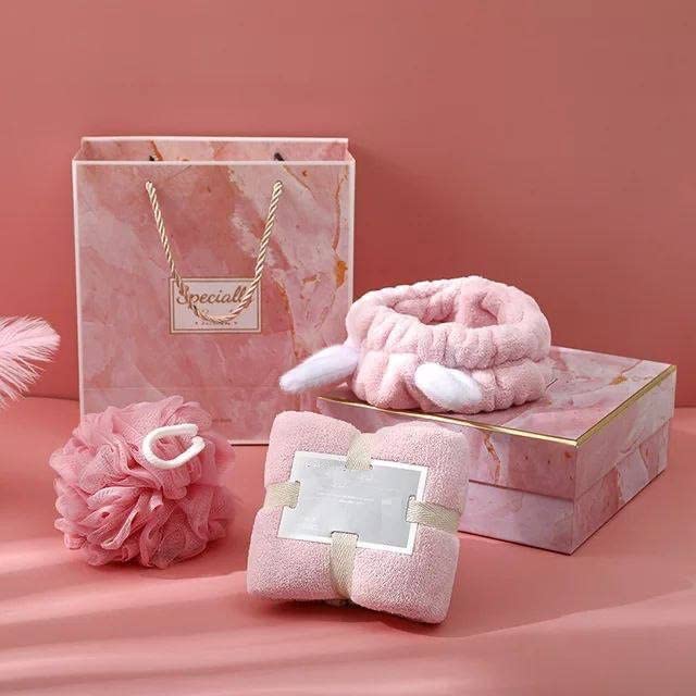 Qebham Baby Essentials Gift Set, 3 Piece Newborn Baby Essentials Set Includes Baby Bath Towel, for Baby Shower, Baby Mesh Sponge, Elastic Cute Baby Hair, Band Baby Bath Time & Skin Care (Multicolor)