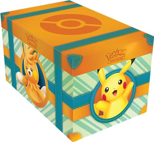 Ti aspettano anche le seguenti sorprese: uno squishy di Pikachu, un miniraccoglitore, un foglio di adesivi e una carta codice per il GCC Pokémon Live.