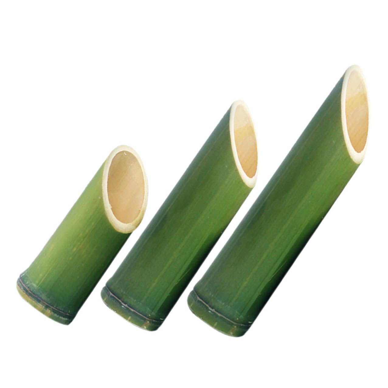 Vases en bambou naturel pour créer un centre de table rustique et vegetal de mariage