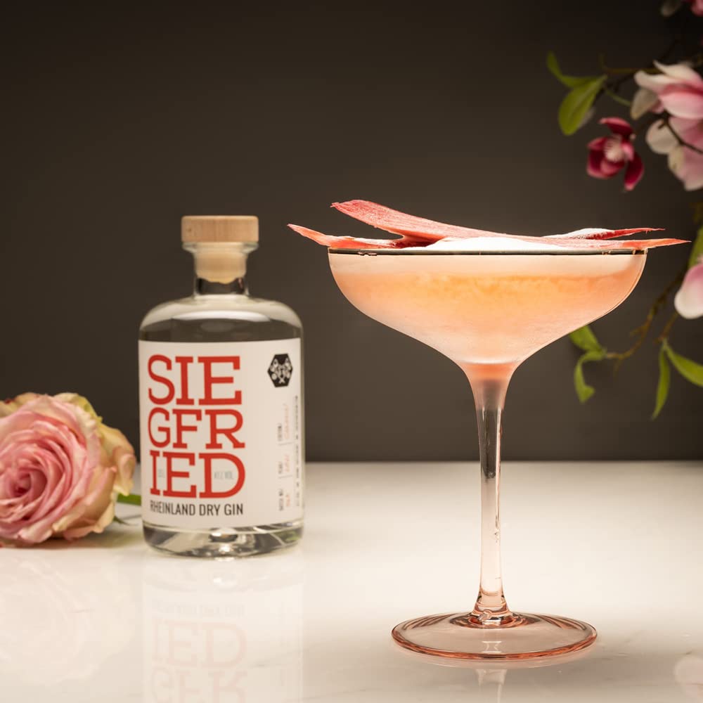 Siegfried Rheinland Dry Gin | Weltweit prämierter Ultra Premium Gin | Micro-batch mit 18 Botanicals | Harmonisch mild mit Lindenblüte | 41% Vol. | 500ml