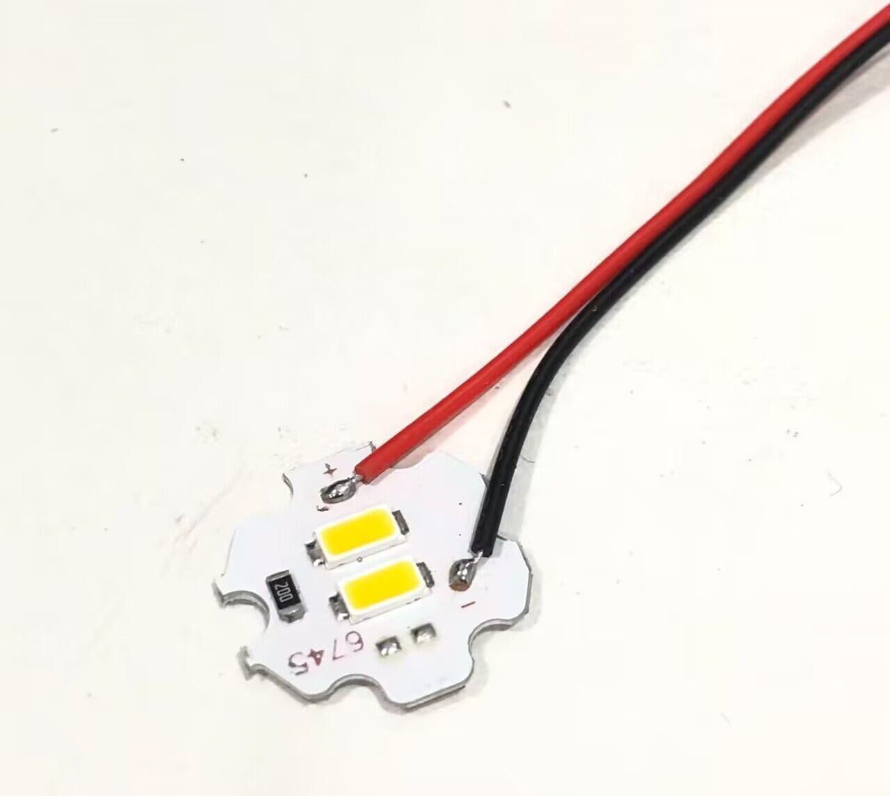 Amazon.co.jp : オーディオファン LEDライト CR2032 × 2個用 1w 電球色 2灯 スイッチ付き 2灯式LEDライト  全長約32cm いつでもどこでもボタン電池で瞬時に明るさアップ 2点セット : ホーム＆キッチン