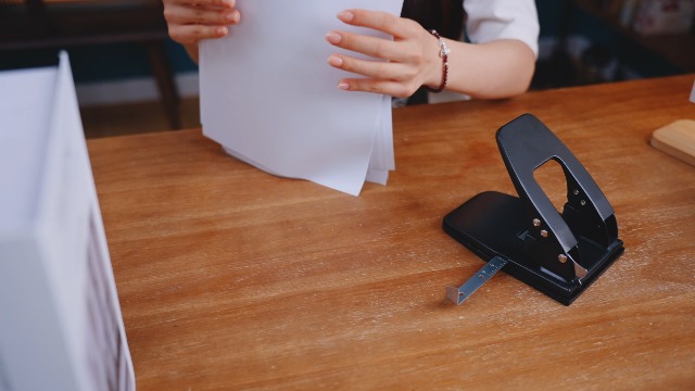 Image of Dreyoo Two Hole Punch with 50pcs Paper Fasteners, 30 Sheet Capacity