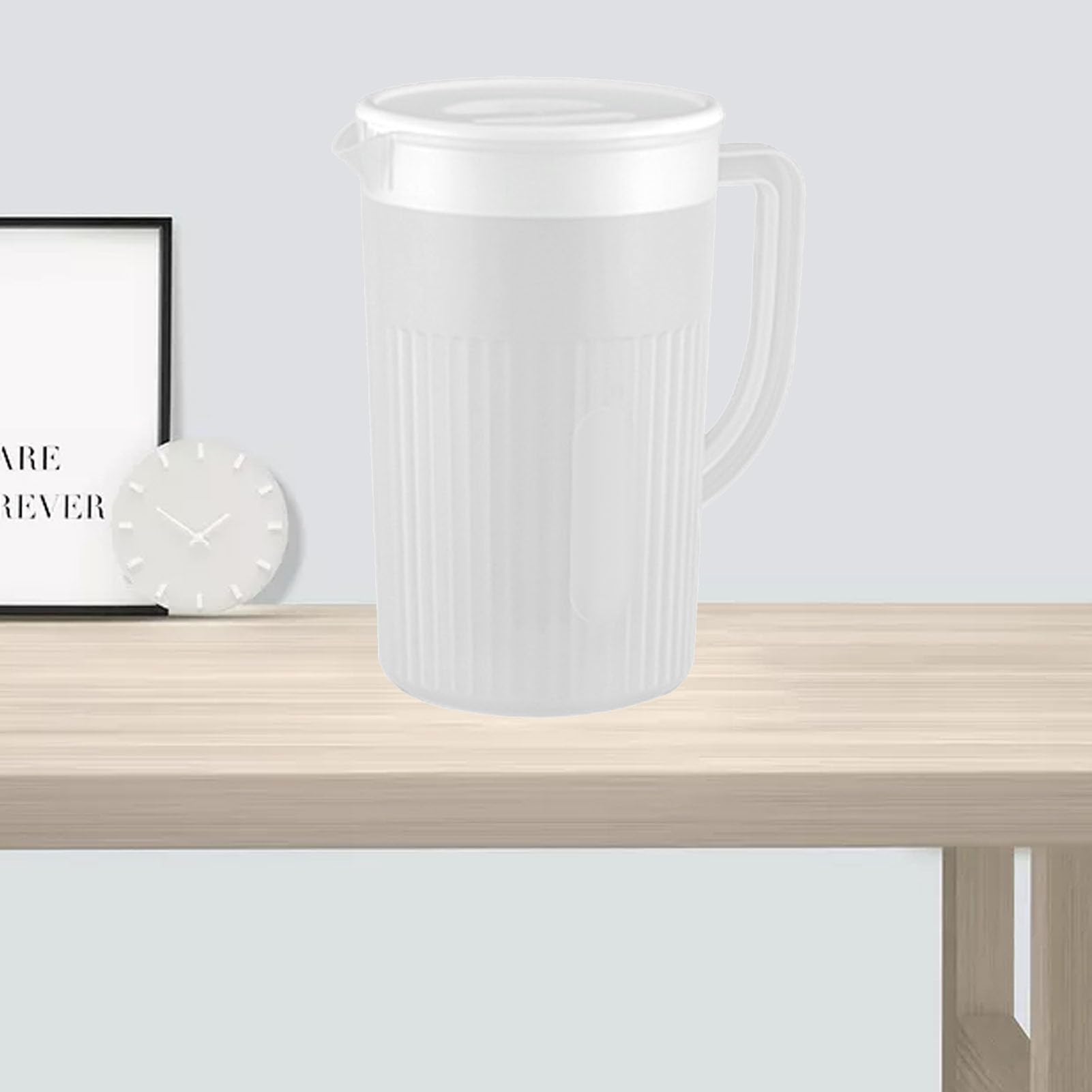 SIXRUN Jarra de Plástico con Tapa Jarra de Agua Fría de PP de Jugo Resistente Al Calor de 2,7 L con Puerto de Filtro para Refrigerador Té Agua Café en Casa Oficina Comedor (WHITE)