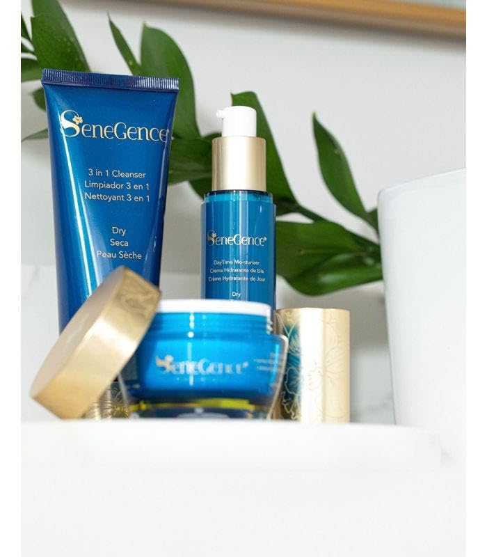 SeneGence 3 in 1 Cleanser for Dry Skin, 4 Fl Oz, Hydrating, Exfoliating, and Toning Cleanser with Blue Seaweed Extract and Yarrow Extract for Smooth, Nourished Skin - Image 5