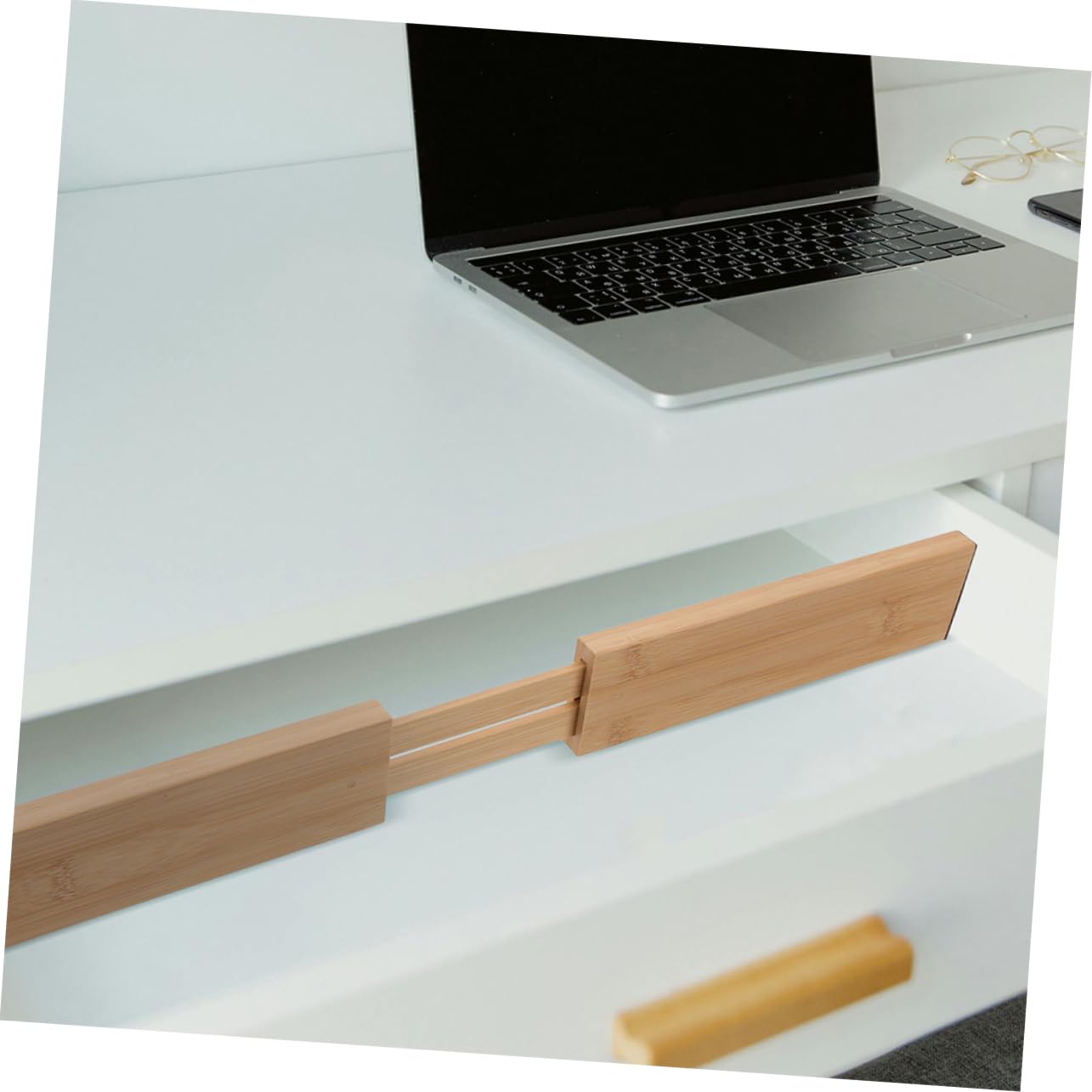 2 Stück Verstellbarer Schubladenteiler aus Bambus Ausziehbar und Praktisch Küchenorganizer mit Einfachem Design für Effiziente Schubladenorganisation Zuhause