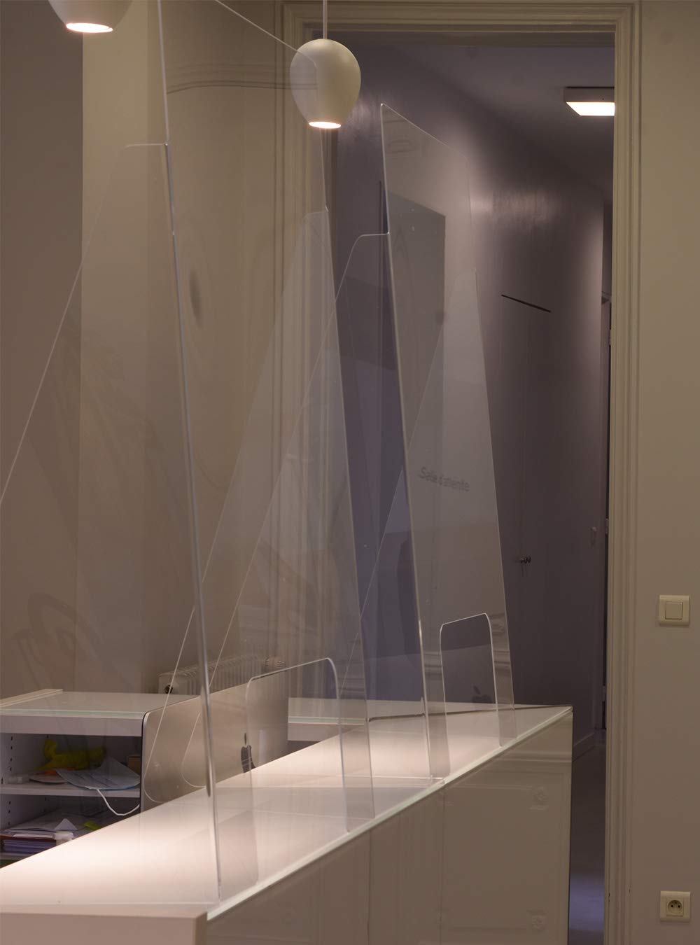 Solfarma – Pantalla de protección de plexiglás – Remete contra las proyecciones, gotas y postillones vectores de Virus y Bacterias – Ideal para conciliar gestos Barreras y recepción del público