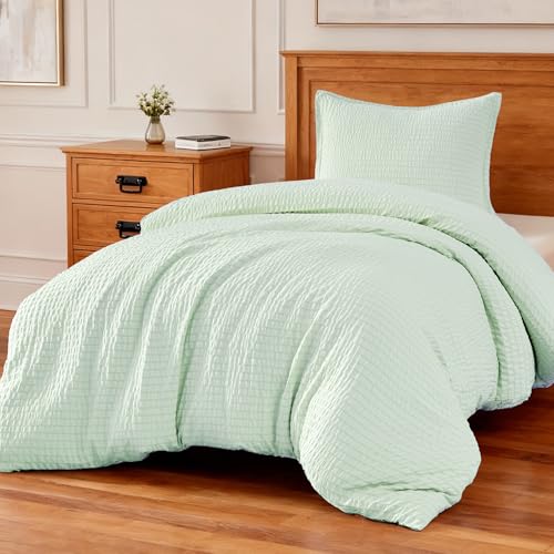 Image of Amazon Basics Duvet Cover Set with Jacquard Geometric Pattern, 2-Piece with 1 Duvet Cover and 1 Pillow Sham, Comforter Not Included, Twin, Aloe Green