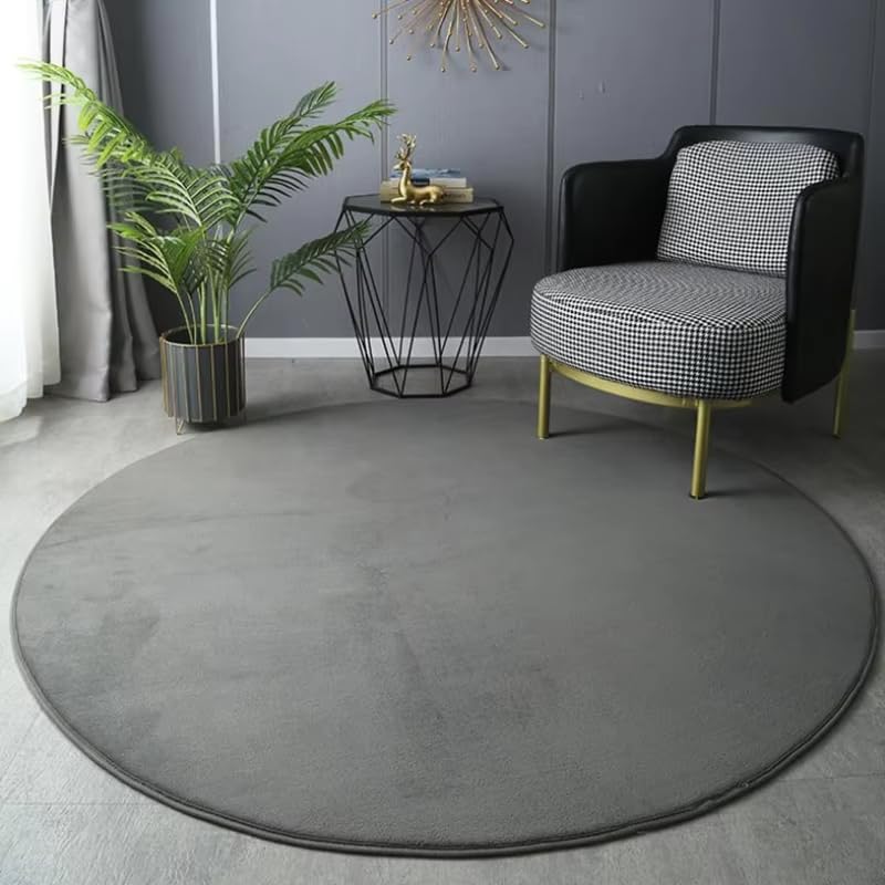 Tapis de sol gris rond sous table basse pour salon cosy moderne