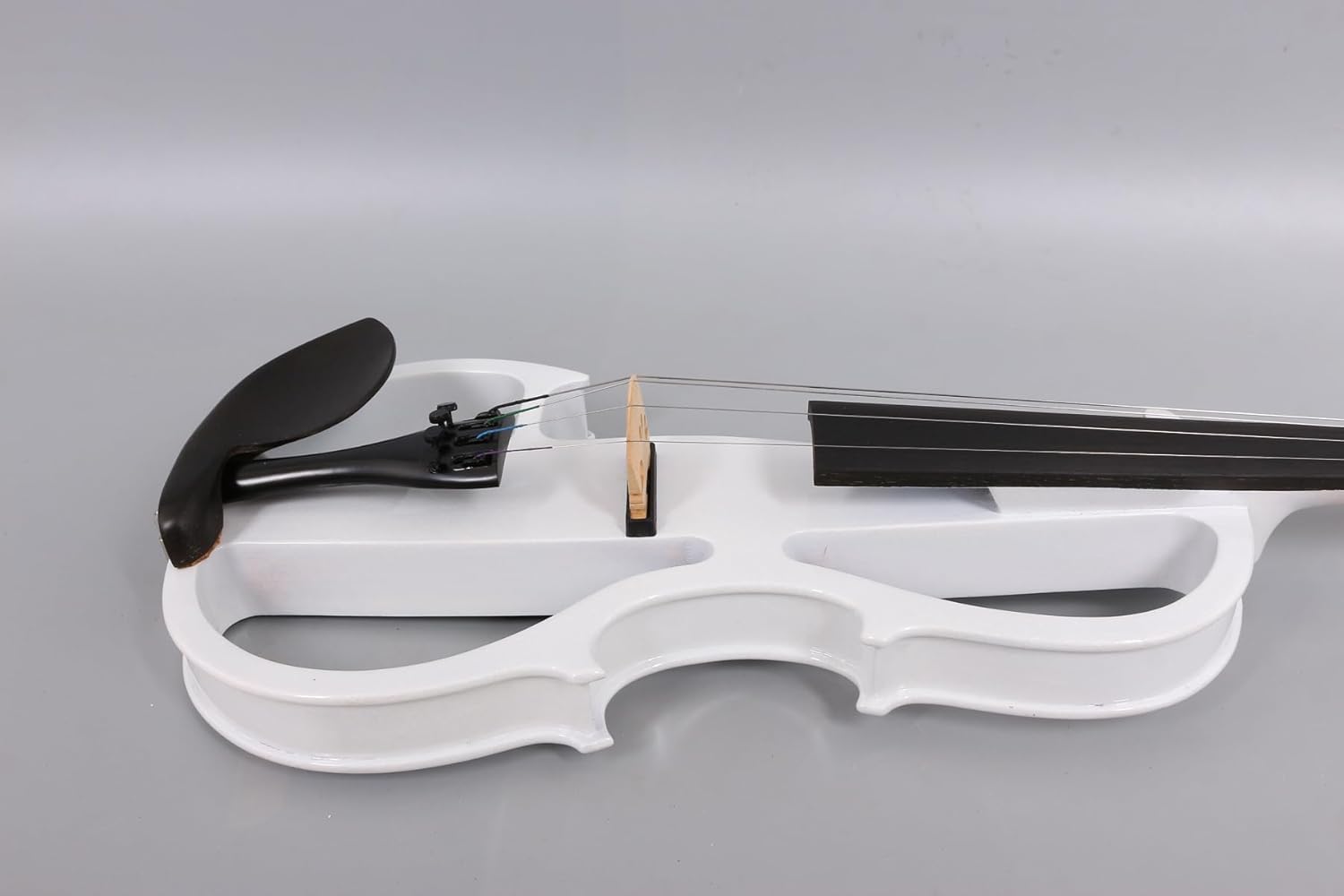Yinfente Viola eléctrica silenciosa de 40,6 cm de madera maciza de 4 cuerdas con accesorios de ébano, funda dura, lazo de madera de Brasil, cable AUX y paño de limpieza, color blanco