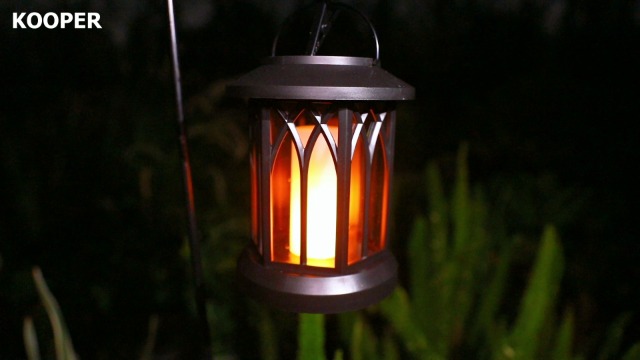 KOOPER Solar Lights Outdoor Garden, 2 Pack Hanging Solar Lanterns with Realistic Flickering Flame LED, Waterproof Flame Effect Garden Ornaments for Pathway Patio Decoration