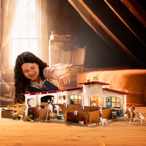 schleich Horse Club | Reithalle Peppertree 42639 | mit Hindernissen, Paddock, und vielem Zubehör | tolles Geschenk für Mädchen und Jungen | Pferde Spielzeug Kinder ab 5 Jahren | Set aus 179 Teilen