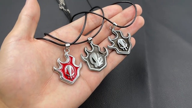 FunBoat Ichigo Soul Reaper Badge Necklace - Uryuu Quincy Cross