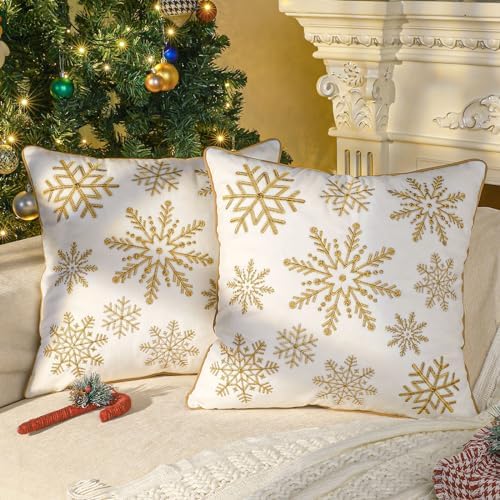 Lewondr Christmas Reindeer Throw Pillow Covers, 18 x 18 Inches Set of 2 Elk Embroidered Square Pillow Case Soft Cozy Velvet Decorative Pillowcase for Sofa Couch Bed Living Room Bedroom, Green