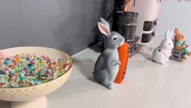 Estatua de conejo decorativa para jardín de resina miniatura 7