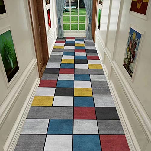 Alfombras de pasillo largo para una entrada de hogar moderna y limpia 3