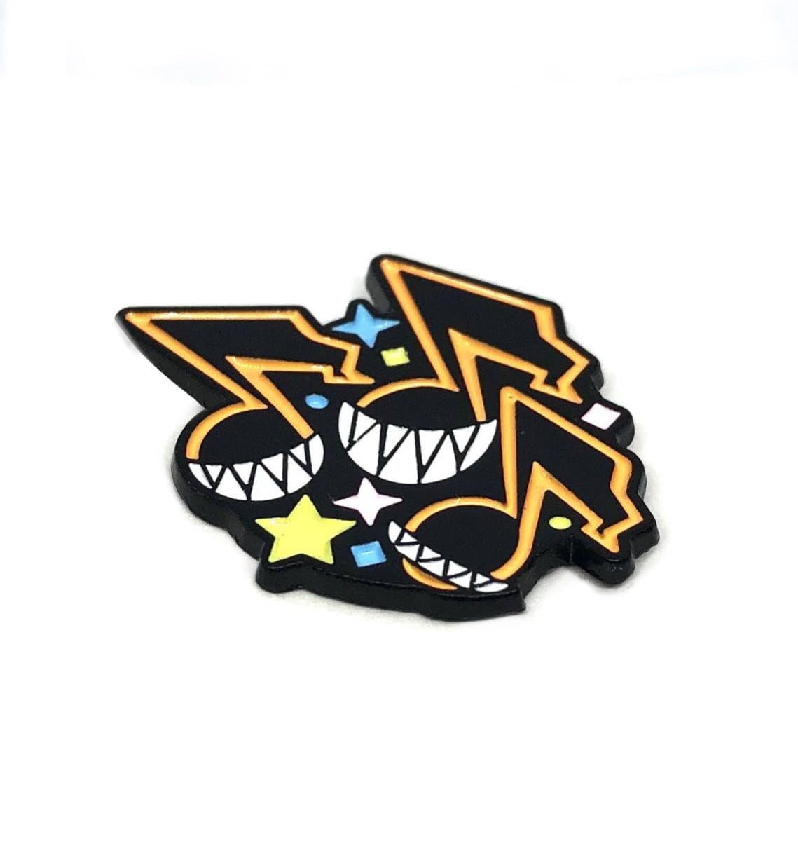Amazon.co.jp: ロックな音符のピンバッジ : おもちゃ