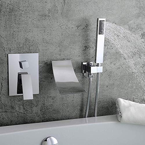 Baignoire encastrée avec robinet cascade moderne pour une douche relaxante