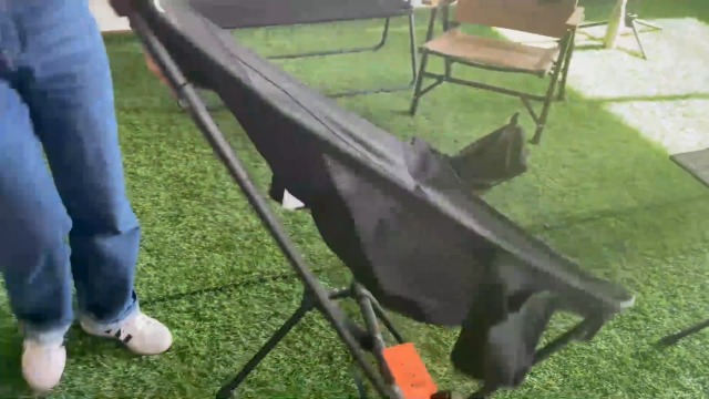 Silla de Camping Plegable Overmont con Respaldo Alto - Soporta 440 Libras - Ligera y Compacta con Almohada Desmontable para Exteriores miniatura 7