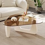 ✦ Dieser Couchtisch wird von einem robusten Sockel getragen und besticht durch sein einzigartiges Design. Der Sockel trägt nicht nur zur Stabilität des Tisches bei, sondern dient auch als Blickfang und verleiht der Gesamtkomposition ein künstlerisches Element. Die Kombination aus der dreieckigen Glasplatte und dem robusten Sockel schafft eine harmonische Balance zwischen Ästhetik und Funktionalität.