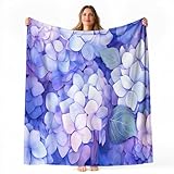 Dimensions et Conception : Cette couverture mesure 130 x 150 cm. Son design épuré et sa palette de couleurs s'harmonisent facilement avec la plupart des styles de décoration, en faisant un accessoire polyvalent pour votre intérieur. Ses couleurs vives apportent une touche élégante à votre chambre tout en protégeant votre lit et votre canapé.