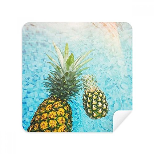 Nettoyage bleu water tissu lunettes et smartphone motif ananas au bureau