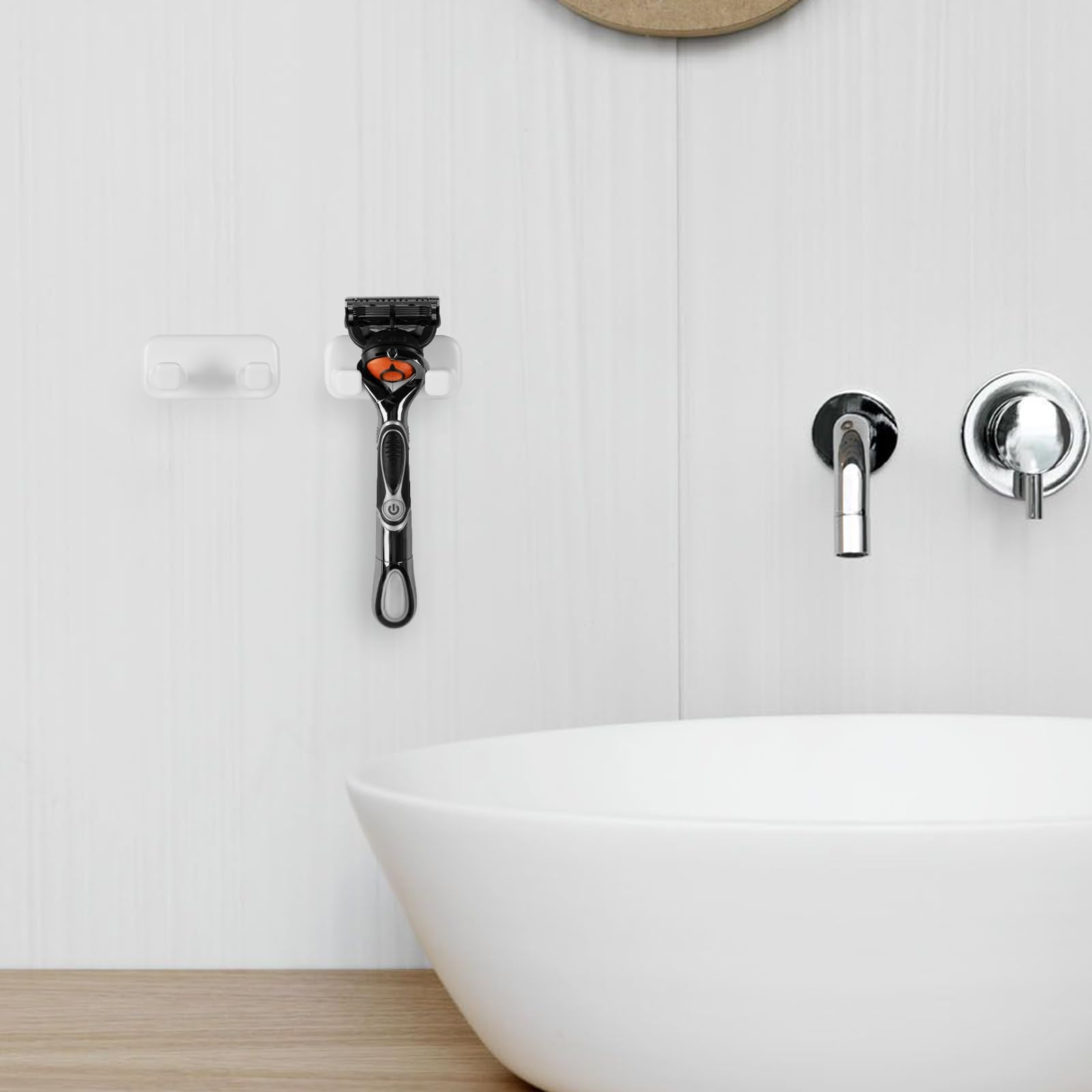 Linkidea Confezione da 2 porta rasoi per doccia, gancio adesivo da parete per rasoio, organizer per rasoio da bagno senza foratura, compatibile con Gillette Fusion 5, Harry's, Dorco Pace 6 (bianco)
