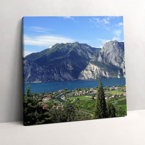 Tableau arbres verts devant la ville 60x60cm pour salon moderne