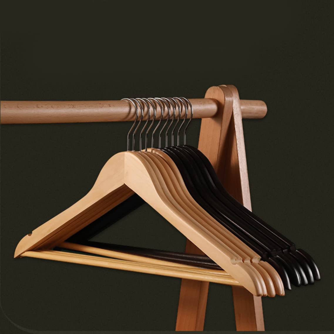Amazon.co.jp: スーツハンガー 10本組セット 天然木製 木のハンガー