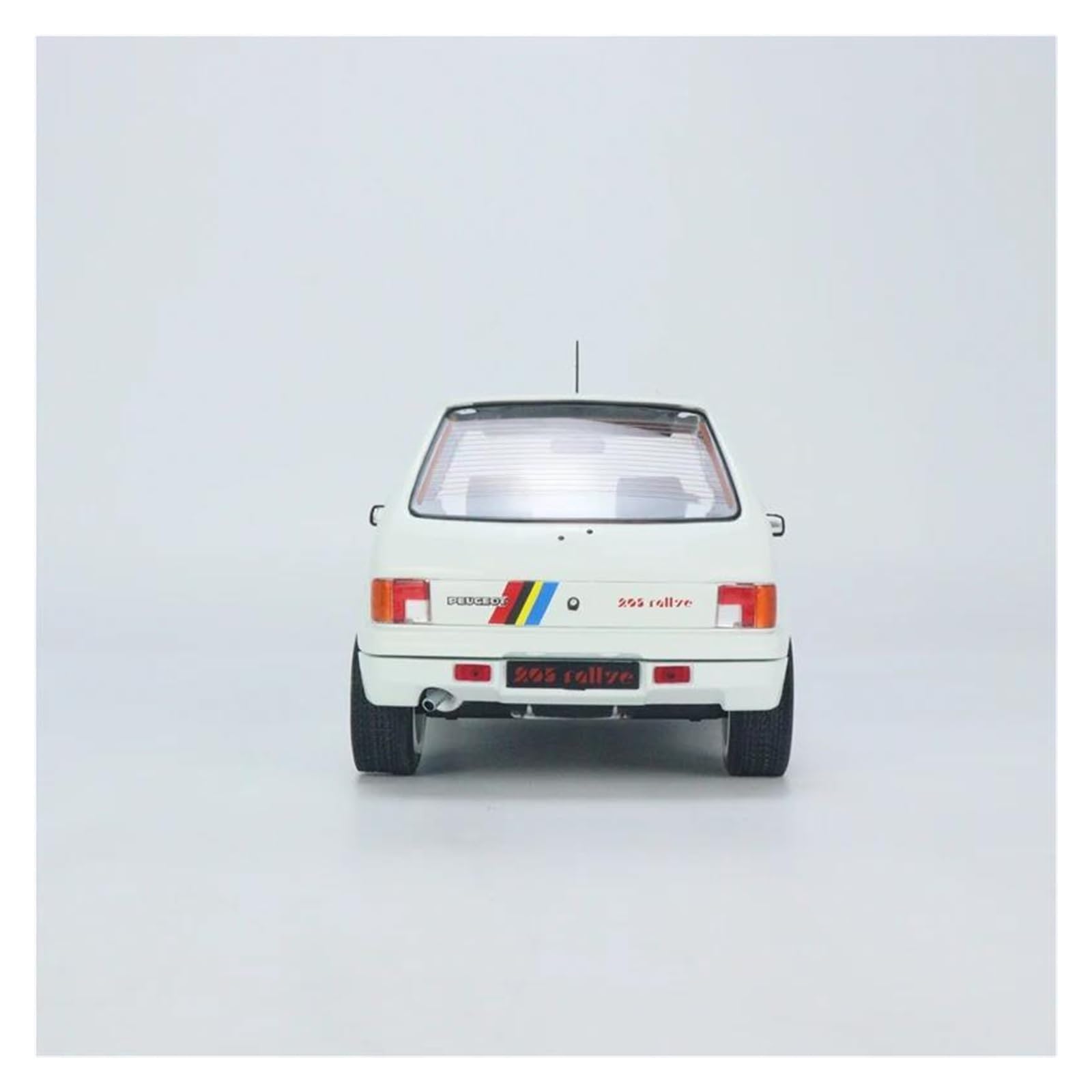 Metallo Scala Replica Modello Di Auto Pressofusa In Scala 1 18 Peugeot 205 Mk 9L 1988 Esposizione Statica Hobby Veicoli Giochi Set
