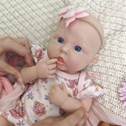 45 cm große, handgefertigte Reborn-Puppe aus Silikon – realistisches Baby-Mädchen mit offenem Mund und anatomisch korrektem Körper – ein Überraschungsgeschenk zu Weihnachten und Thanksgiving – Bild 5