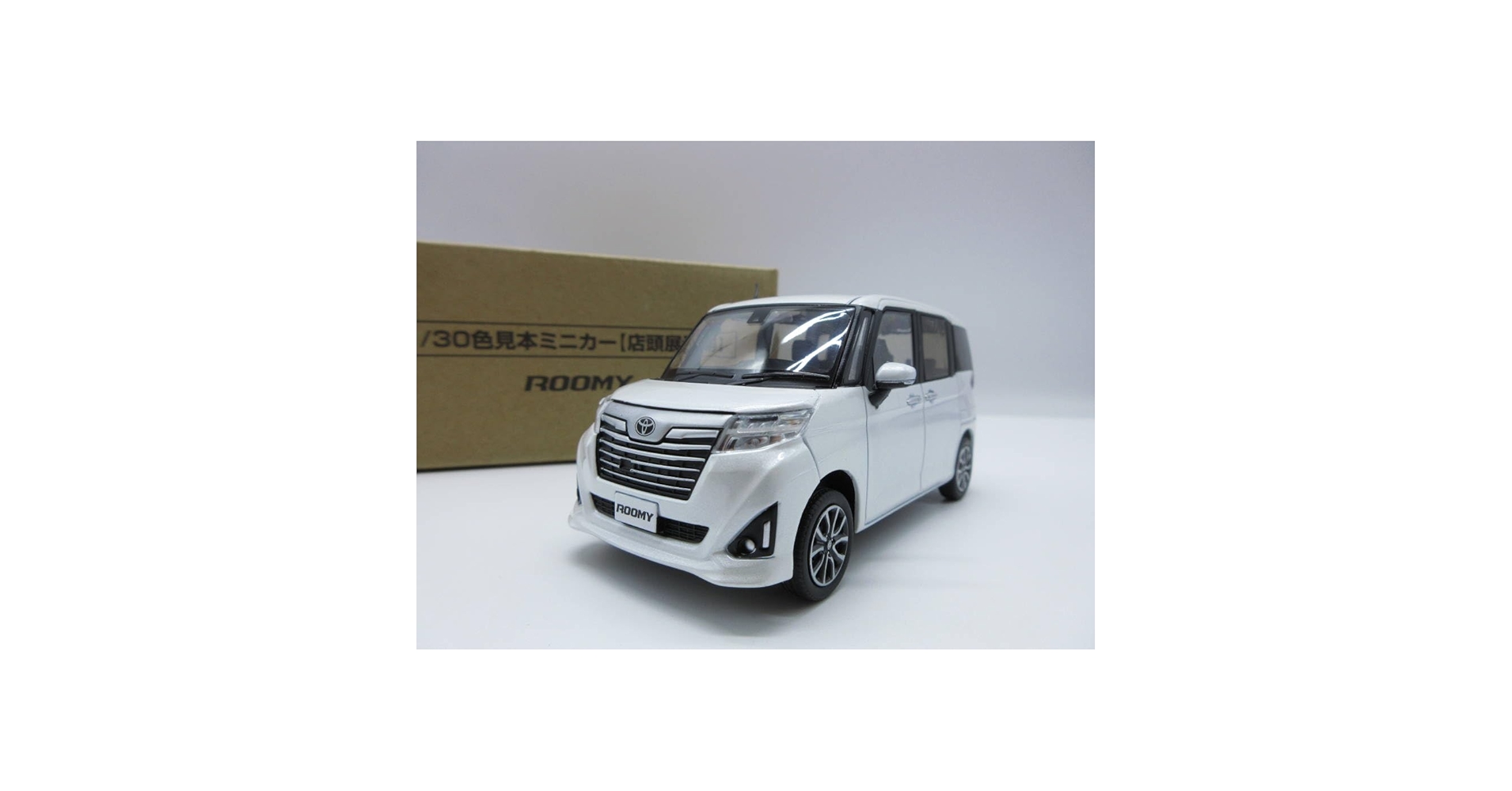 トヨタミニカー ルーミー ブラックマイカ×パールホワイト Amazon | 1/30 ミニカー 新型ルーミー 後期 ROOMY 非売品 カラー