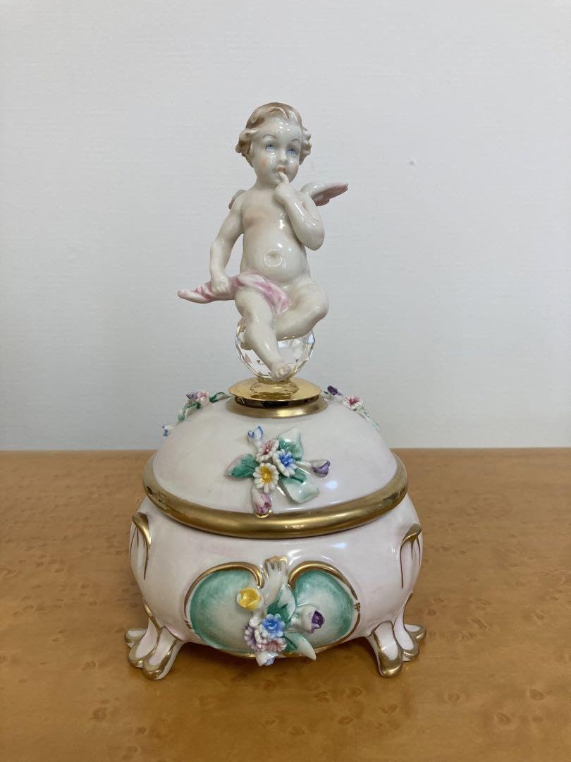 PORCELLANE  VILLARI  ヴィラリ　イタリア製　天使の置物 PORCELLANE VILLARI ヴィラリイタリア製天使の置物