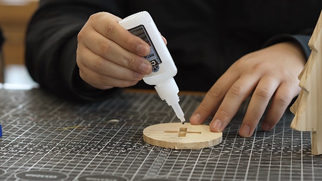 Wood Super Glue 113.6 Gram 4oz, Clear Instant Medium Cyanoacrylate Adhesive Liquid for Woodworking Wooden Crafts Furniture Repairs, All Purpose Strong CA Glue for Metal Glass Plastic Ceramic Leather