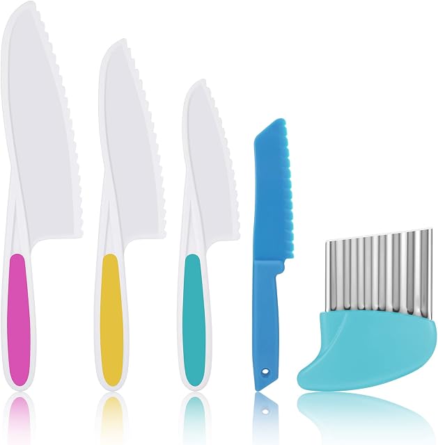 AKlamater 5PCS Kitchen Safety Knives for Kids, Children's Cooking Knives in 4 Sizes, Plastic Cutting Board Grip Serrated Edges for Vegetables Fruits Salad Cake (Blue)