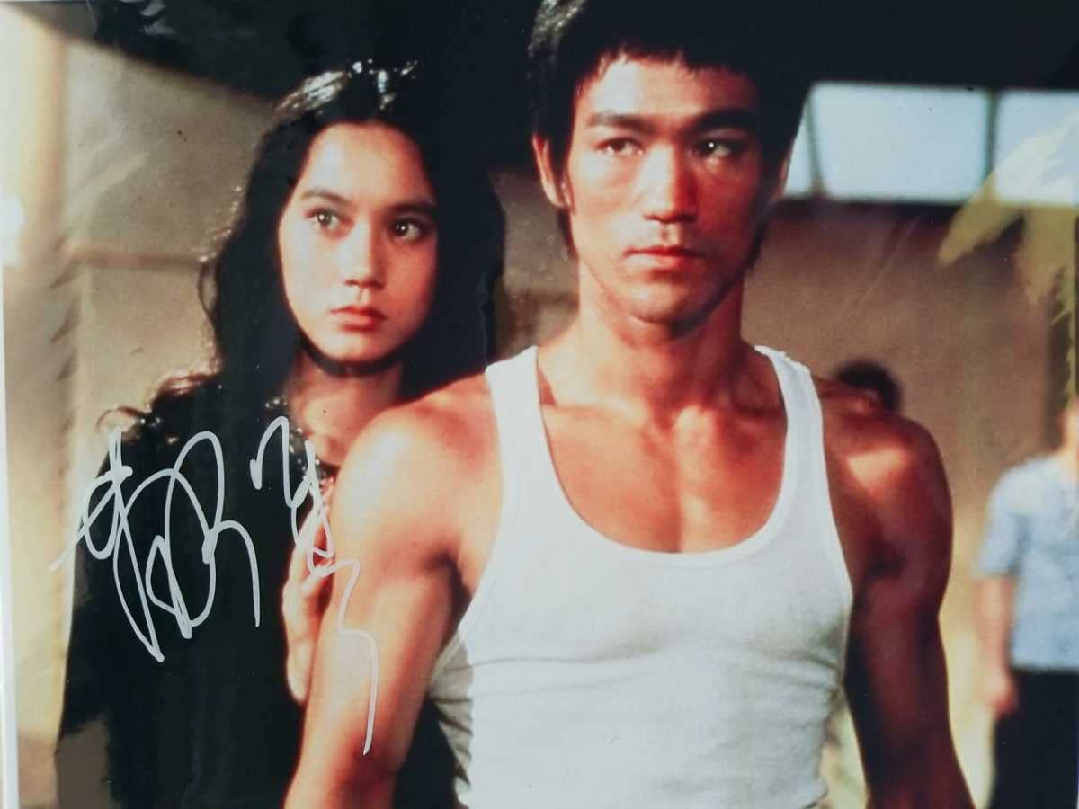 ブルース・リー直筆写真のサイン入り生写真 Yahoo!オークション - ブルース・リー 直筆サイン 写真と台紙