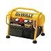Produktbild DeWalt mobiler Kompressor (1100 W, 6 L, 8 bar, kompakte Ausführung, ölfreier Motor, inkl. 5 m Luftschlauch) DPC6MRC