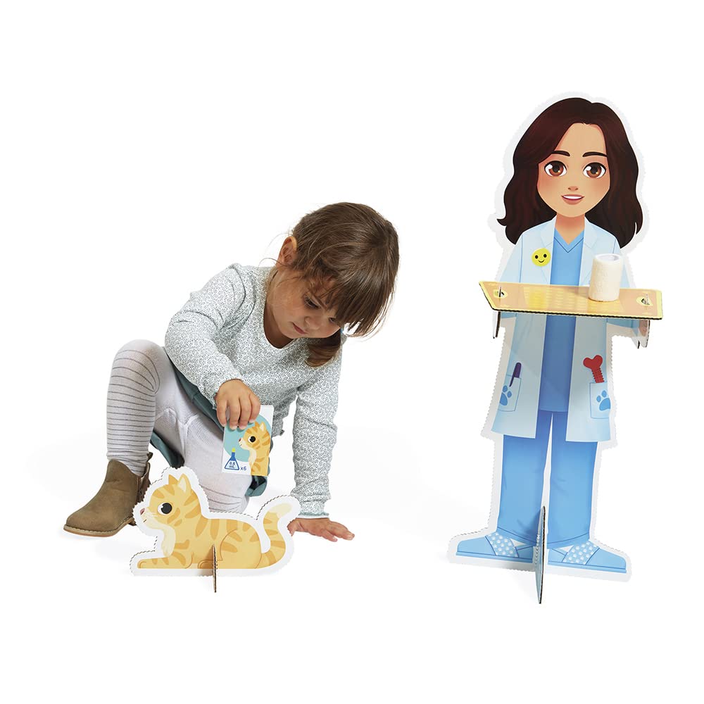 Janod - Un Jour… Le Vétérinaire - Jouet d'Imitation Métier - 40 Accessoires - Grands Personnages 65 cm - Développe l'imagination - Certifié FSC - Dès 3 Ans - J06622