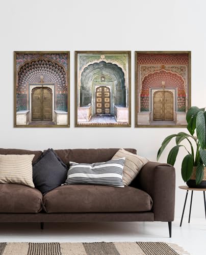 Cadre en bois et poster portes marocaines colorées décoration élégante salon
