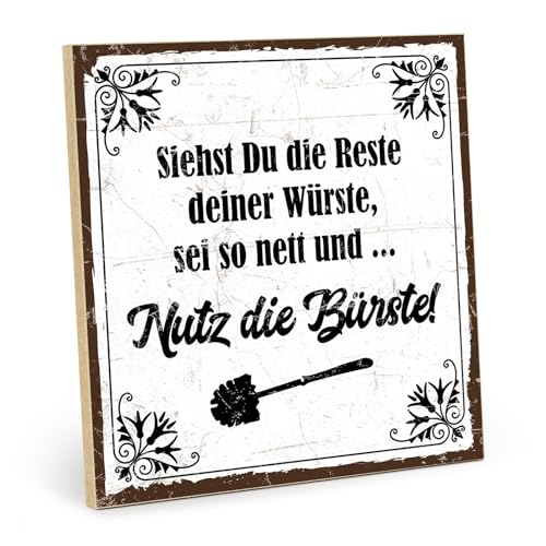 TypeStoff Holzschild mit Spruch – Nutz DIE BÜRSTE – im Vintage-Look mit Zitat als Geschenk und Dekoration zum Thema Toilette (19,5 x 19,5 cm)