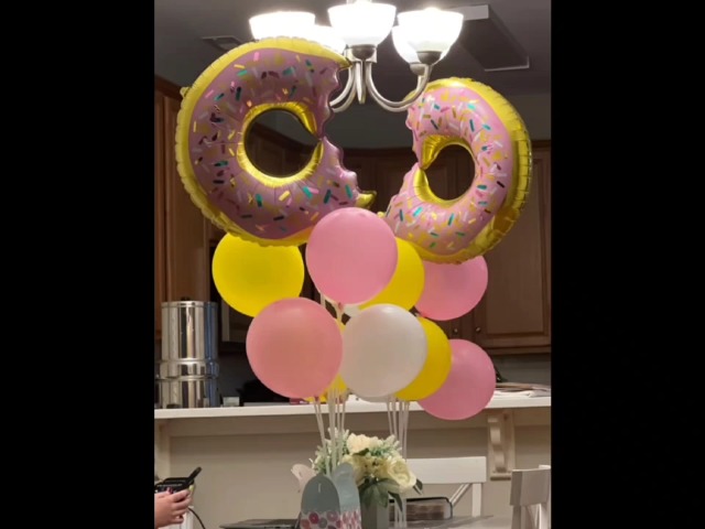 Amazon.com: Donut Table Centerpiece Balloons Stand Kit 2