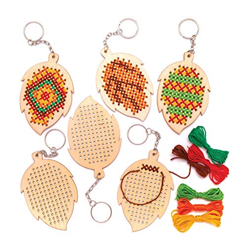 Baker Ross Kits de Porte-clés Feuilles en Bois avec Point de Croix (Paquet de 5) - Loisirs créatifs d'automne et d'hiver pour Enfants
