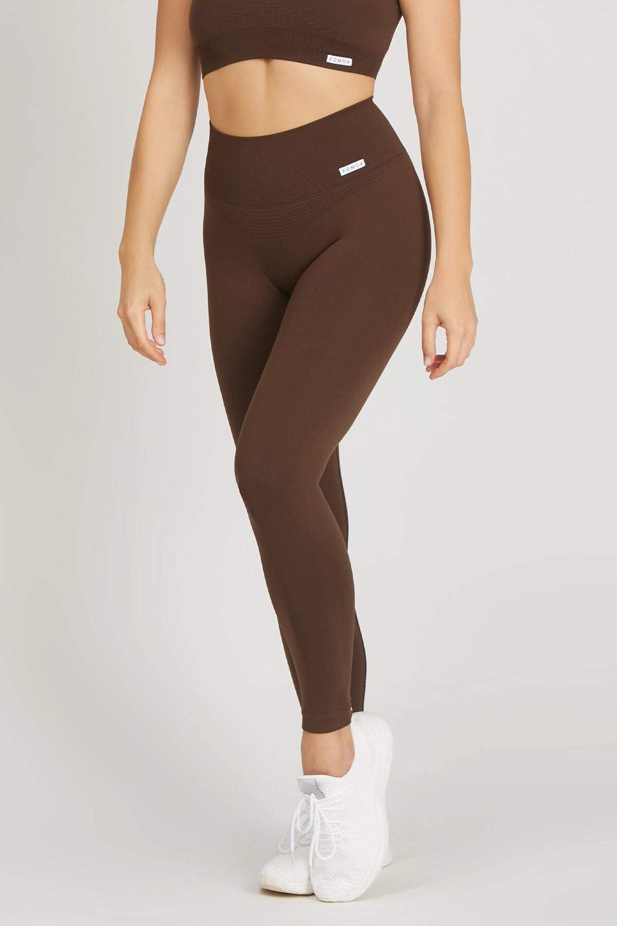 FGM04 Leggings Confidence Donna Lift-Up | Fascione 9 cm, valorizzazione discreta del lato B, superficie coprente opaca, tessuto 4 stagioni e 100% Made in Italy.