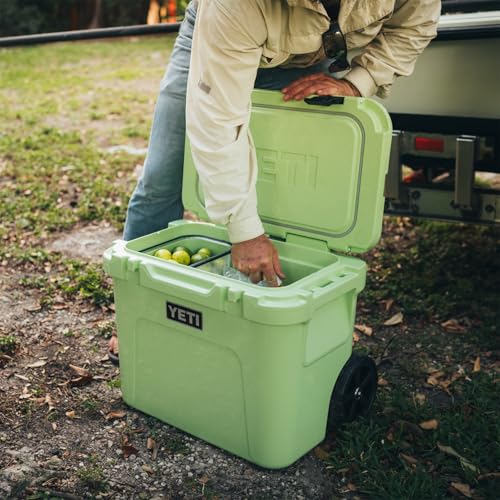 Image of YETI Roadie 32 Wheeled Cooler