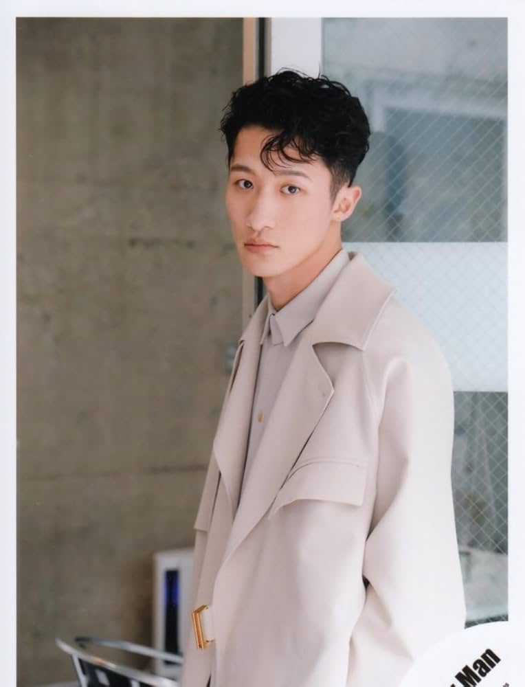 Amazon.co.jp: Snow Man 公式 生 写真（岩本照）SM01587 : ホビー