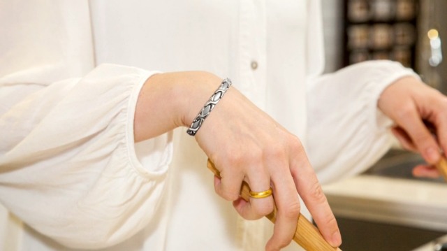 RainSo Bracciale Magnetico In Titanio Puro Per Donna: 21,5 Cm, Super Leggero (15g) Con 3 Magneti Da 3500 Gauss - 4