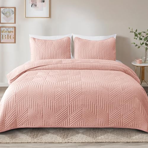 Exclusivo Mezcla California King Quilt Bedding Set, Lightweight Blush Pink Oversized King Bedspreads Soft Modern Geometric Coverlet Set for All Seasons (1 Quilt and 2 Pillow Shams)