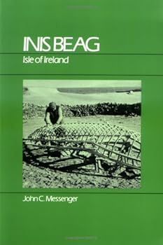 Paperback Inis Beag: Isle of Ireland Book
