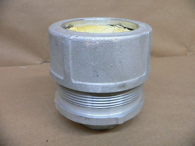 Crouse Hinds 0100228, 1.875-2.188, 1 1/2'' Conduit Connector