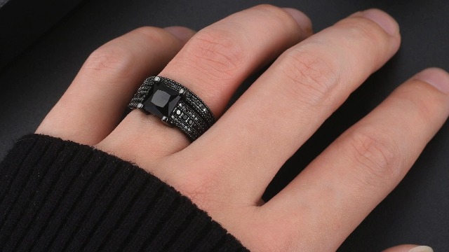 Amazon.com: Liza Black Wedding Ring Set for Women by Ginger Lyne
