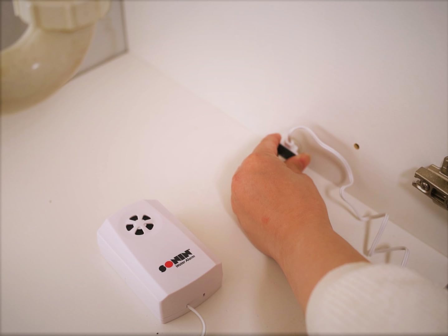 Sonin 00701 Agua Sensor de Alarma con Soporte de, pequeño, Color Blanco